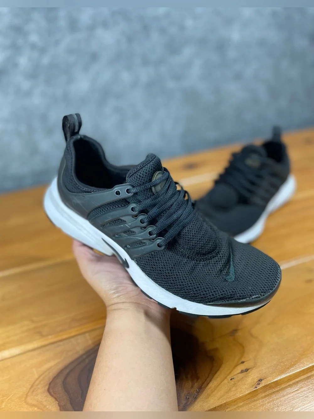 Nike Air Presto Womens Size 8 Black White Athletic Shoes Sneakers 878068-001